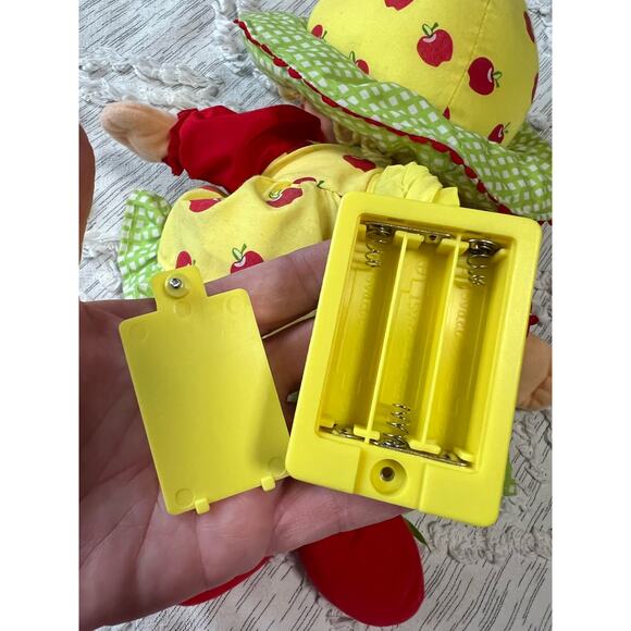 Strawberry Shortcake Talking Apple Dumplin Talking Doll - Picture 8 of 12